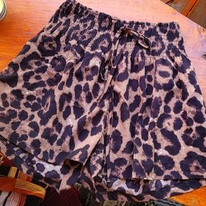 Printed paperbag shorts